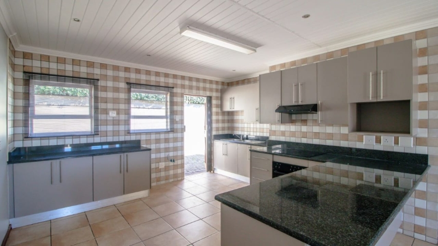 To Let 3 Bedroom Property for Rent in Beacon Bay Eastern Cape